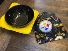 Load image into Gallery viewer, Pittsburgh Steelers Medium Bowl Cozy - Assort Liners
