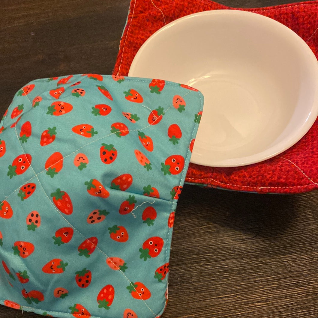 Strawberries Medium Bowl Cozy - Assort Liners