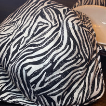 Load image into Gallery viewer, Zebra Bowl Cozy Set Med/Large
